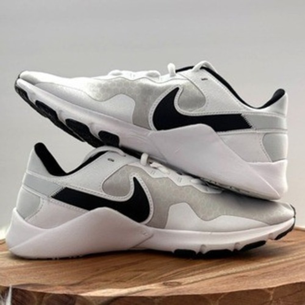 Nike Legend Essential 2 Training Shoes Mens 8.5 White Black Excellent CQ9356-002